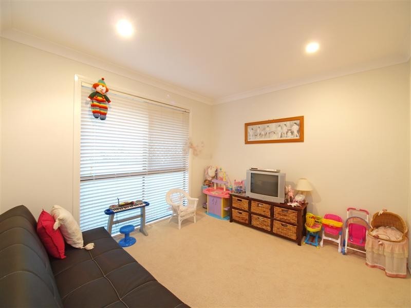 8 Emanual Court, Eatons Hill QLD 4037