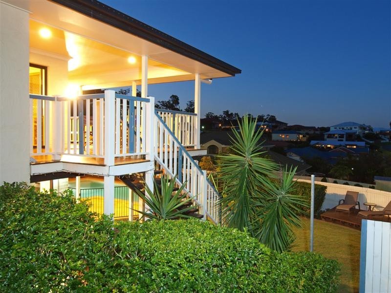 8 Emanual Court, Eatons Hill QLD 4037