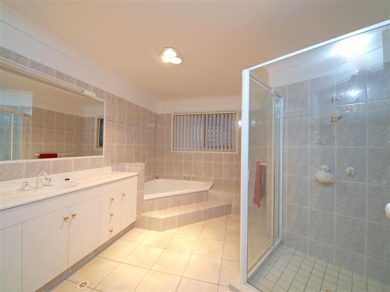 26 Voyager Circuit, Bridgeman Downs QLD 4035
