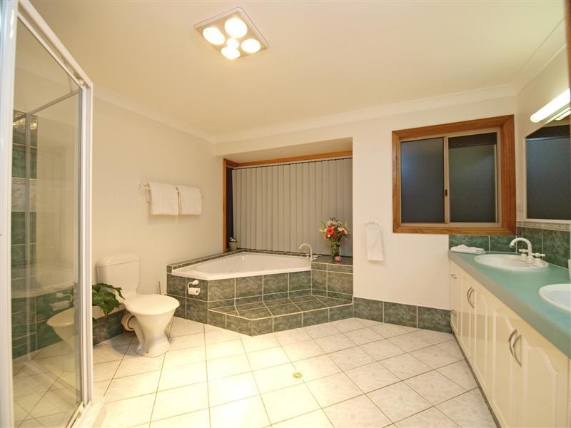 20 Hidden Valley Drive, Eatons Hill QLD 4037