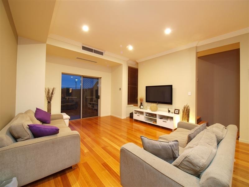14 Emanual Court, Eatons Hill QLD 4037