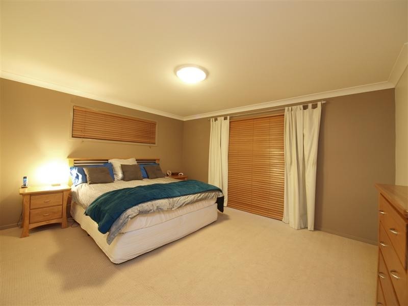 14 Emanual Court, Eatons Hill QLD 4037