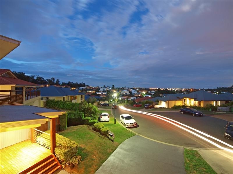 14 Emanual Court, Eatons Hill QLD 4037