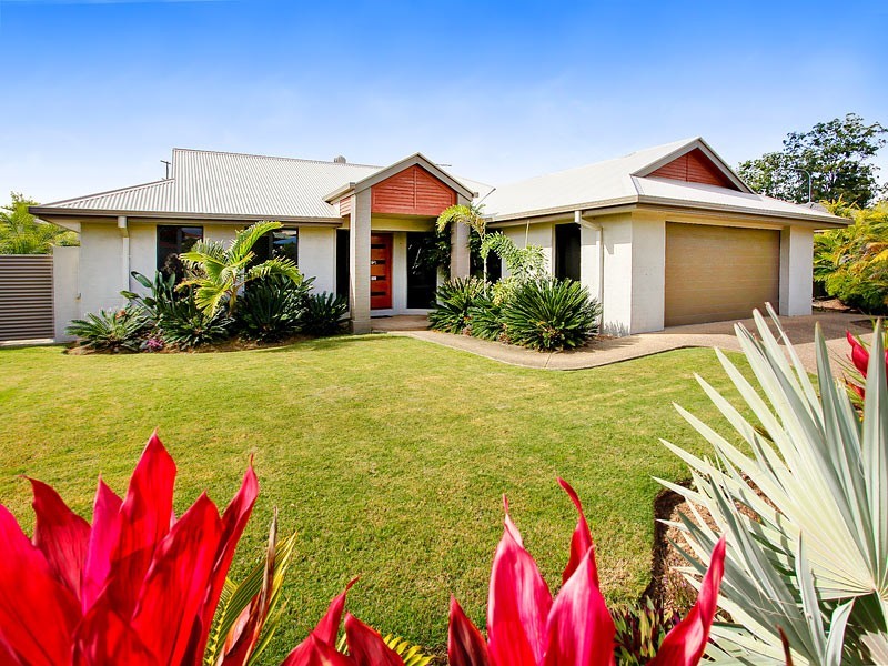 4 BELLA STREET, Cashmere QLD 4500