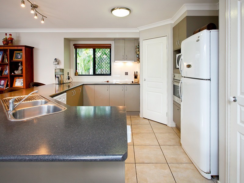 4 BELLA STREET, Cashmere QLD 4500