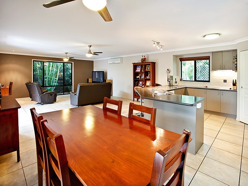 4 BELLA STREET, Cashmere QLD 4500