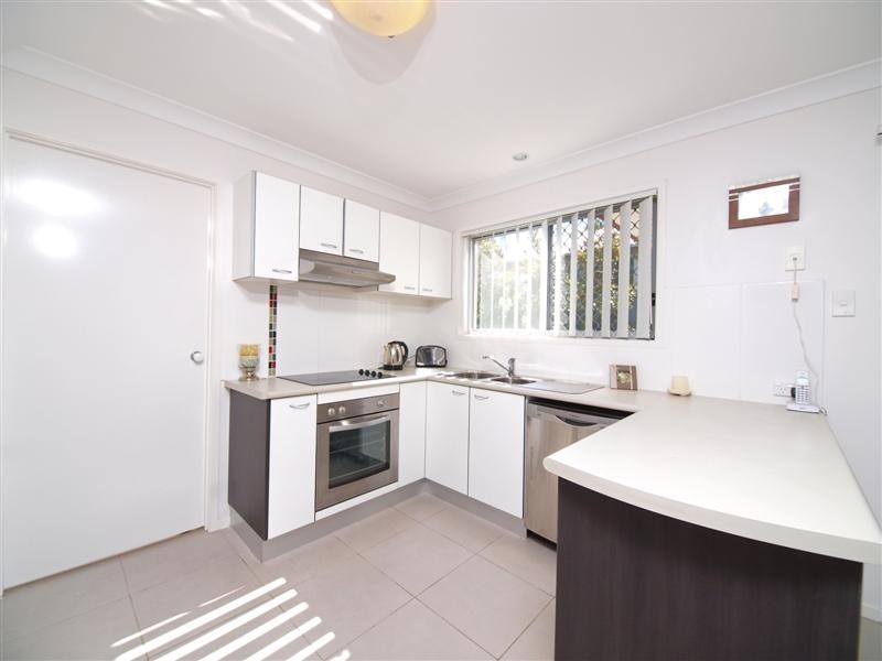 Unit 8 / 19  O’Reilly St, Wakerley QLD 4154