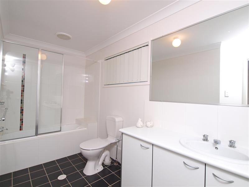 Unit 8 / 19  O’Reilly St, Wakerley QLD 4154