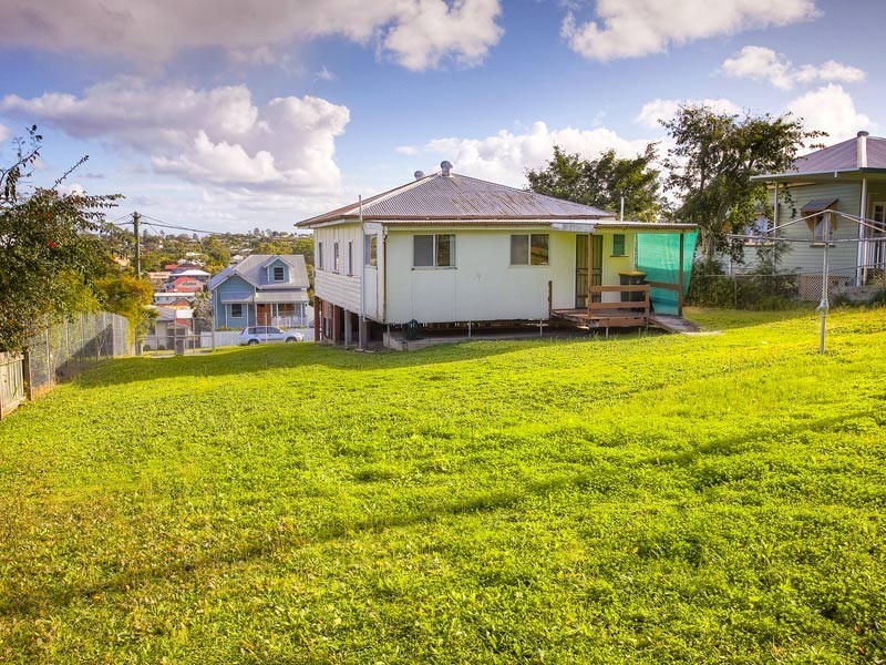 58 Barrinia Street, Manly QLD 4179