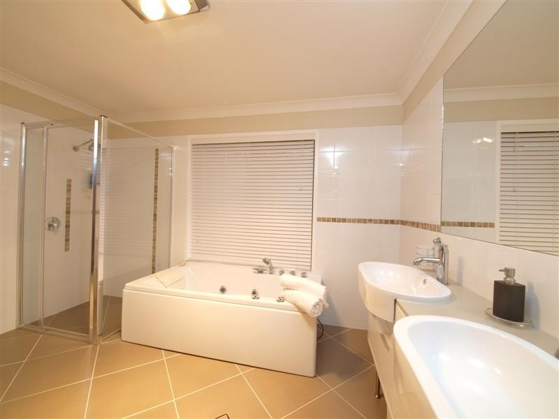 7 TANAGER ST, Albany Creek QLD 4035