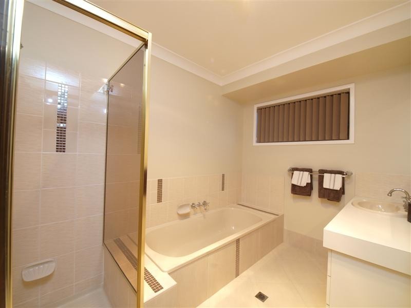 7 TANAGER ST, Albany Creek QLD 4035