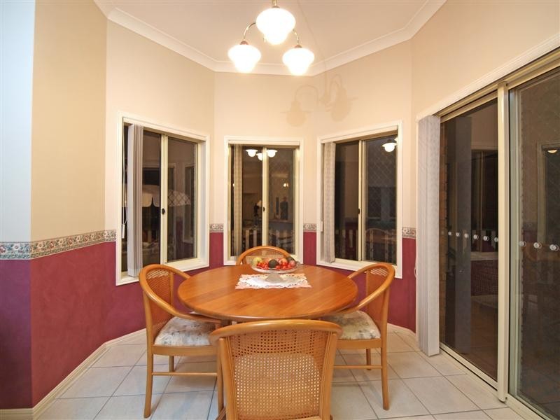 3 Hillgrove Close, Eatons Hill QLD 4037