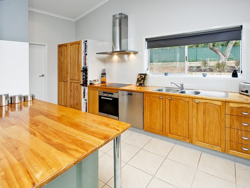 100 Bunya Park Drive, Eatons Hill QLD 4037