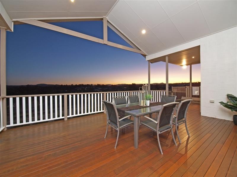 16 Alberic Court, Eatons Hill QLD 4037