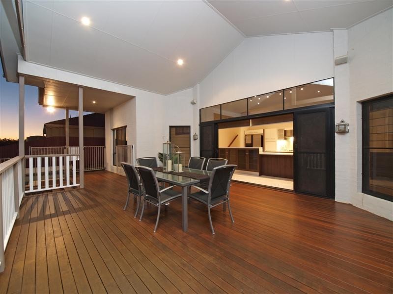 16 Alberic Court, Eatons Hill QLD 4037