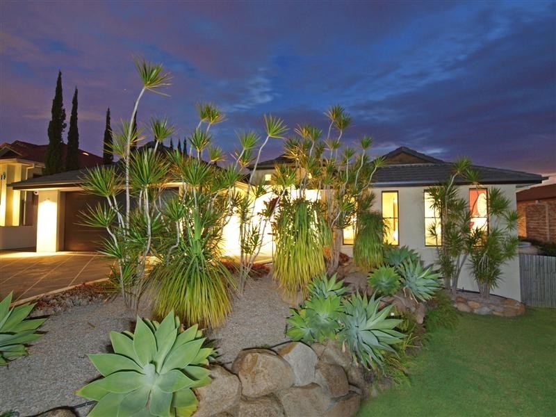 12 Alberic Court, Eatons Hill QLD 4037