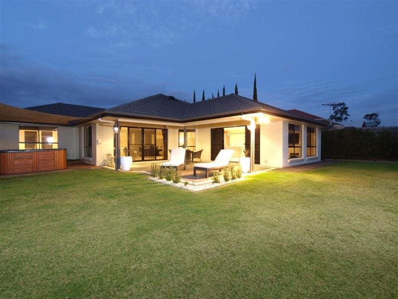 12 Alberic Court, Eatons Hill QLD 4037