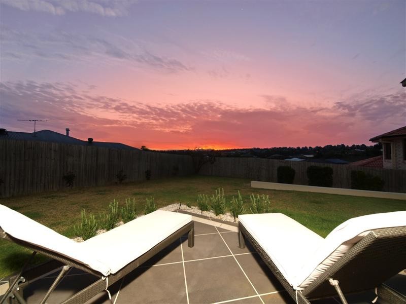 12 Alberic Court, Eatons Hill QLD 4037