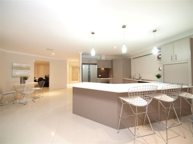 12 Alberic Court, Eatons Hill QLD 4037