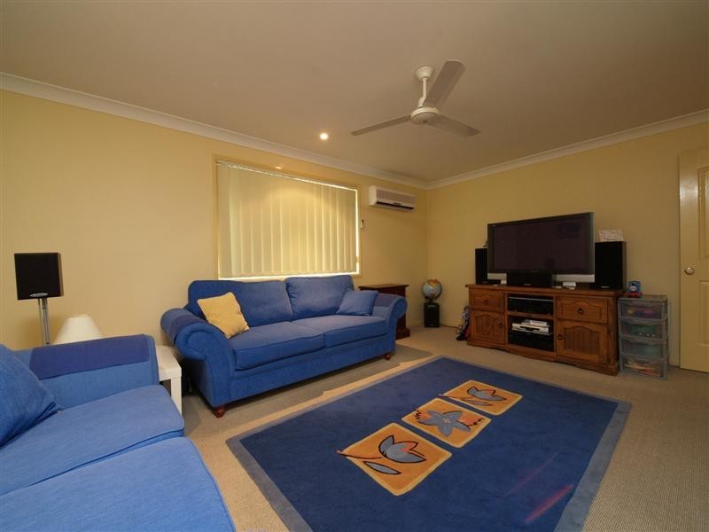 4 Monica Court, Eatons Hill QLD 4037