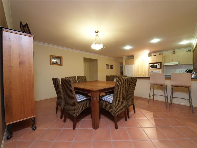 4 Monica Court, Eatons Hill QLD 4037