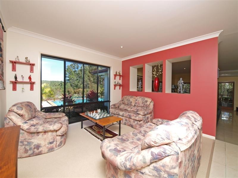 5 BENARKIN COURT, Cashmere QLD 4500