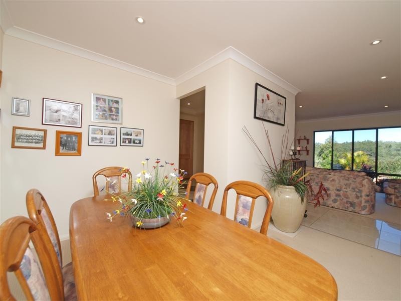 5 BENARKIN COURT, Cashmere QLD 4500