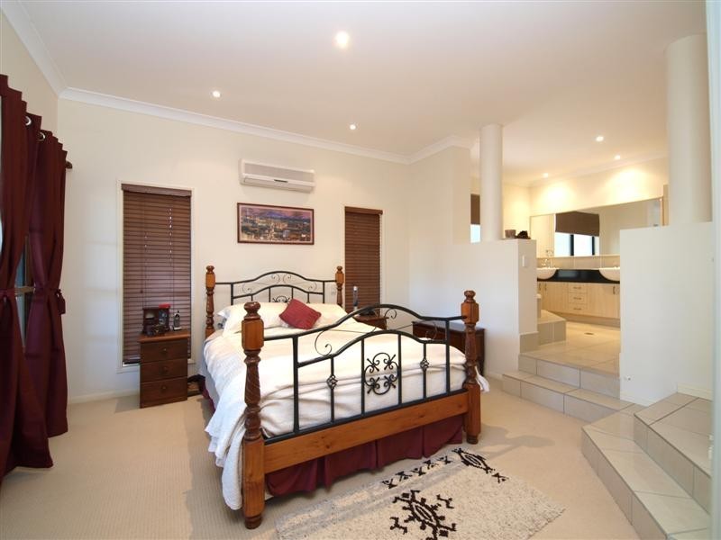 5 BENARKIN COURT, Cashmere QLD 4500