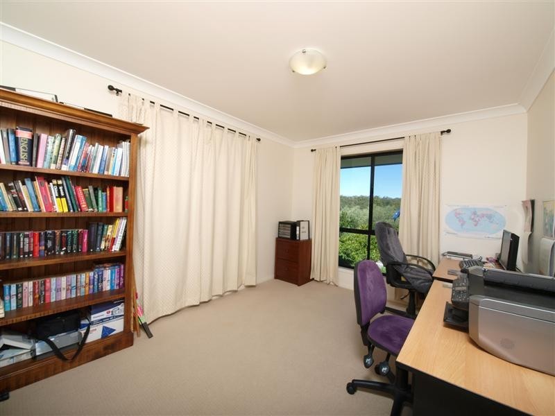 5 BENARKIN COURT, Cashmere QLD 4500