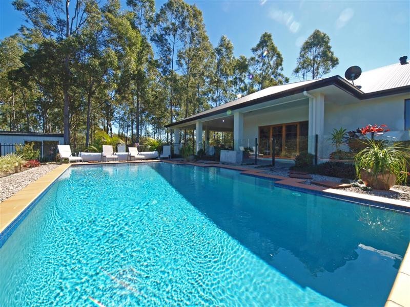 5 BENARKIN COURT, Cashmere QLD 4500