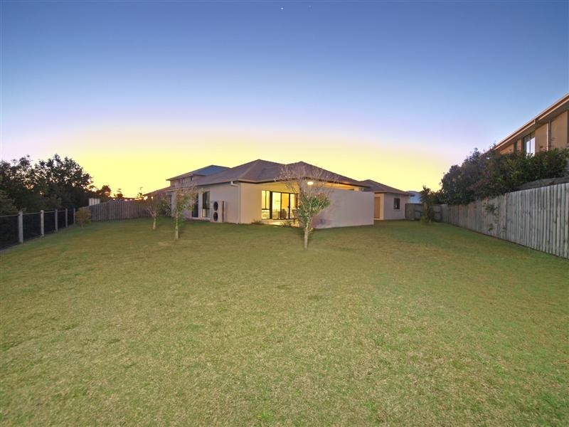 8 Grebe Circuit, North Lakes QLD 4509