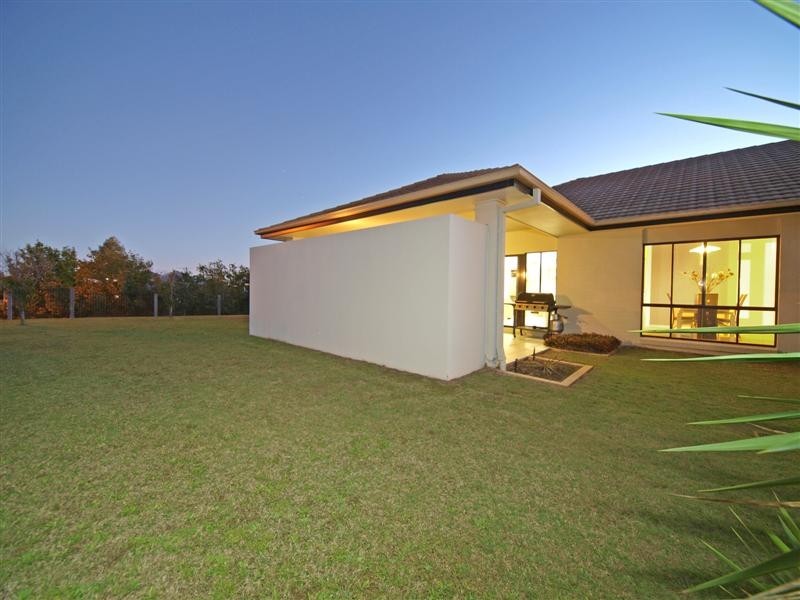 8 Grebe Circuit, North Lakes QLD 4509