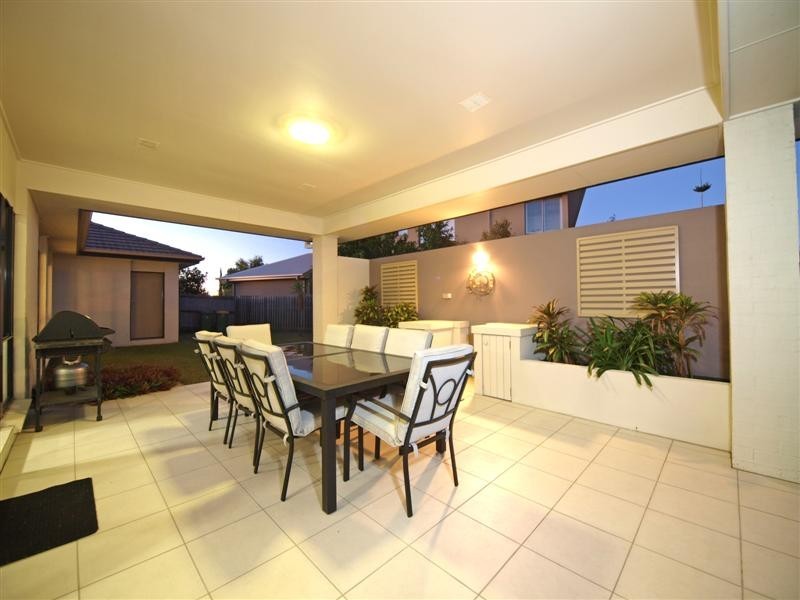 8 Grebe Circuit, North Lakes QLD 4509