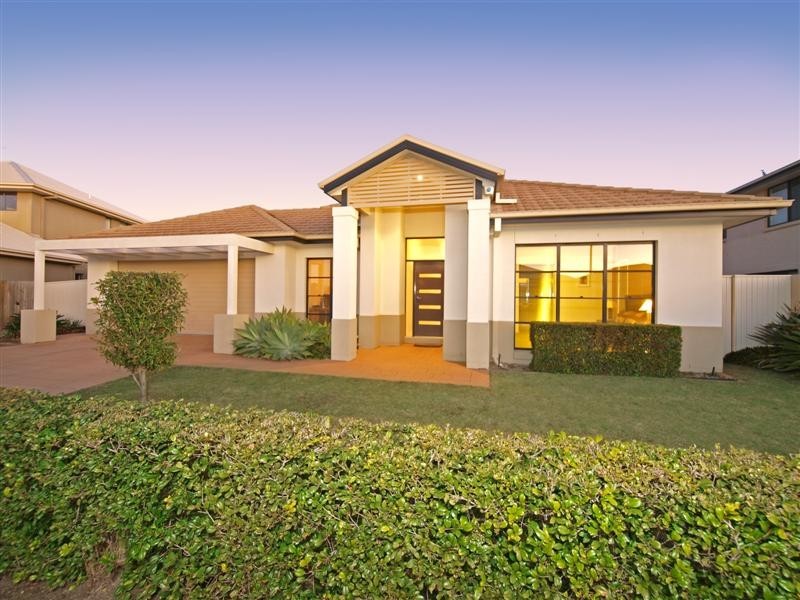 8 Grebe Circuit, North Lakes QLD 4509