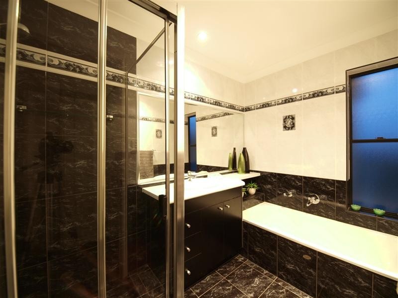 11 Peace Court, Eatons Hill QLD 4037