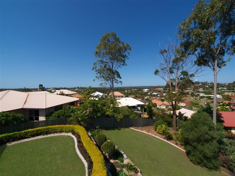 11 Peace Court, Eatons Hill QLD 4037
