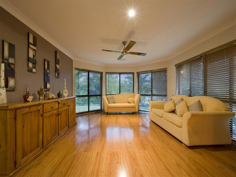 10 Glendore Court, Eatons Hill QLD 4037