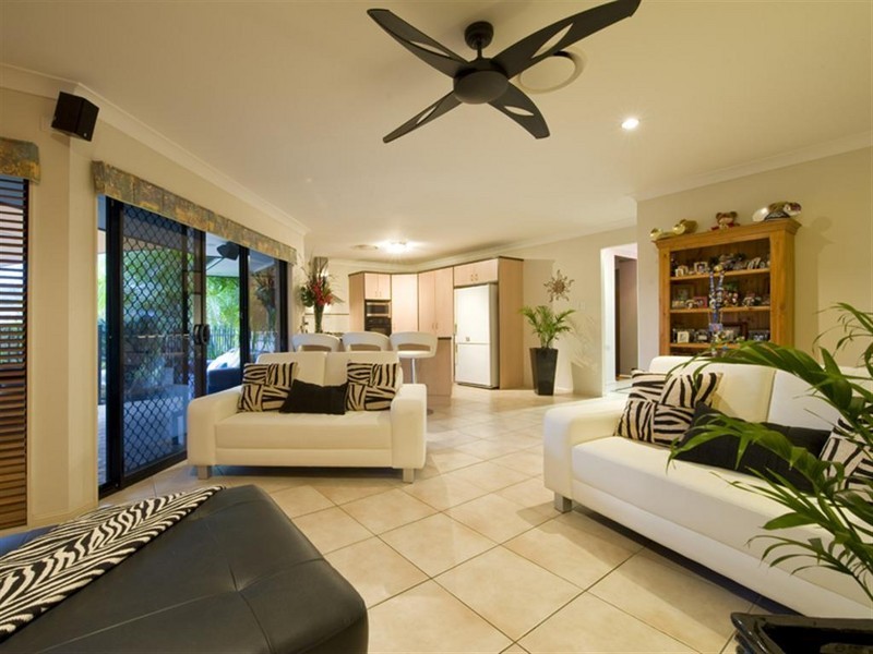 10 Glendore Court, Eatons Hill QLD 4037