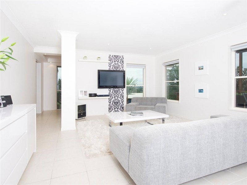 15 Windrush Close, Eatons Hill QLD 4037