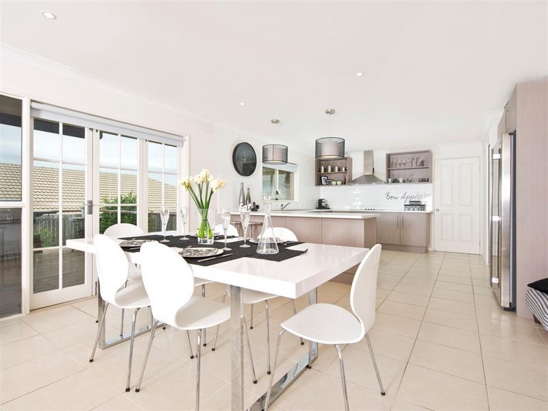 15 Windrush Close, Eatons Hill QLD 4037