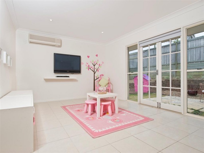 15 Windrush Close, Eatons Hill QLD 4037