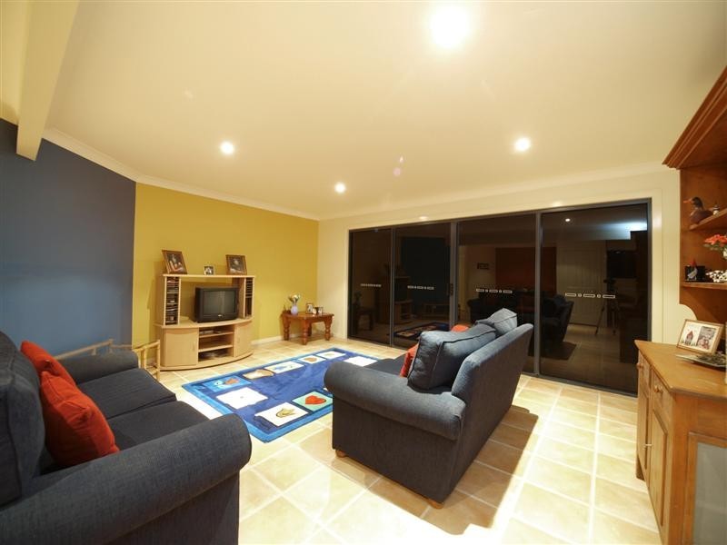 8 BIRCH CRT, Albany Creek QLD 4035