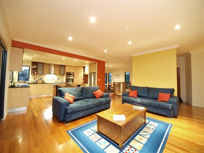 8 BIRCH CRT, Albany Creek QLD 4035