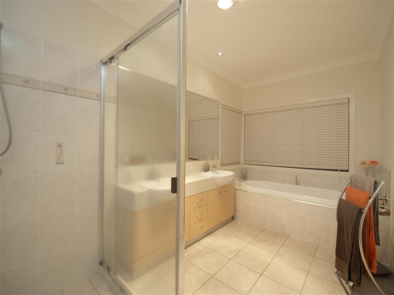 8 BIRCH CRT, Albany Creek QLD 4035