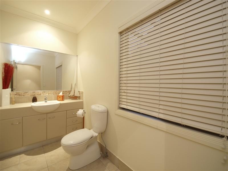 8 BIRCH CRT, Albany Creek QLD 4035