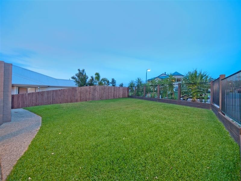 18 Alberic Court, Eatons Hill QLD 4037