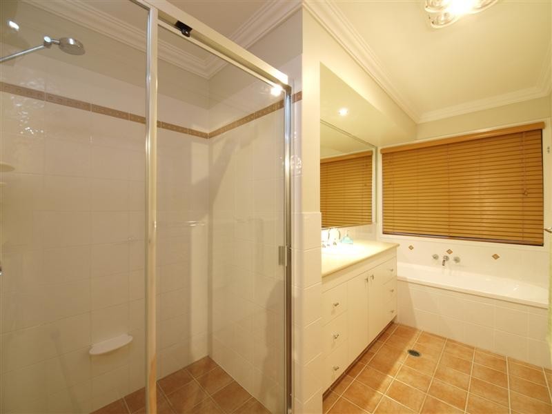 7 Meranti Crescent, Albany Creek QLD 4035