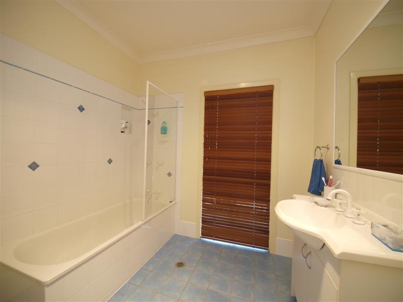 6 Laceflower Crescent, Eatons Hill QLD 4037