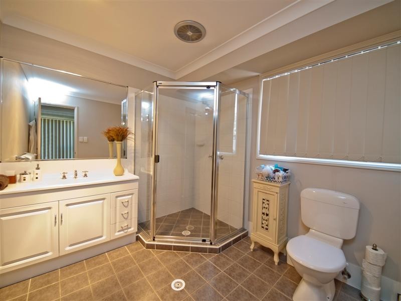 16 Lowai Court, Albany Creek QLD 4035