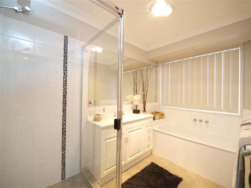 16 Lowai Court, Albany Creek QLD 4035